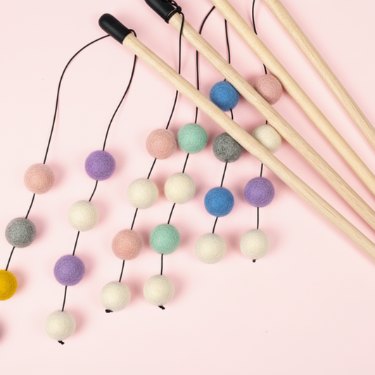 Handmade Wool Ball Cat Teaser Wand – Interactive Natural Cat Toy with Bell & Wooden Stick