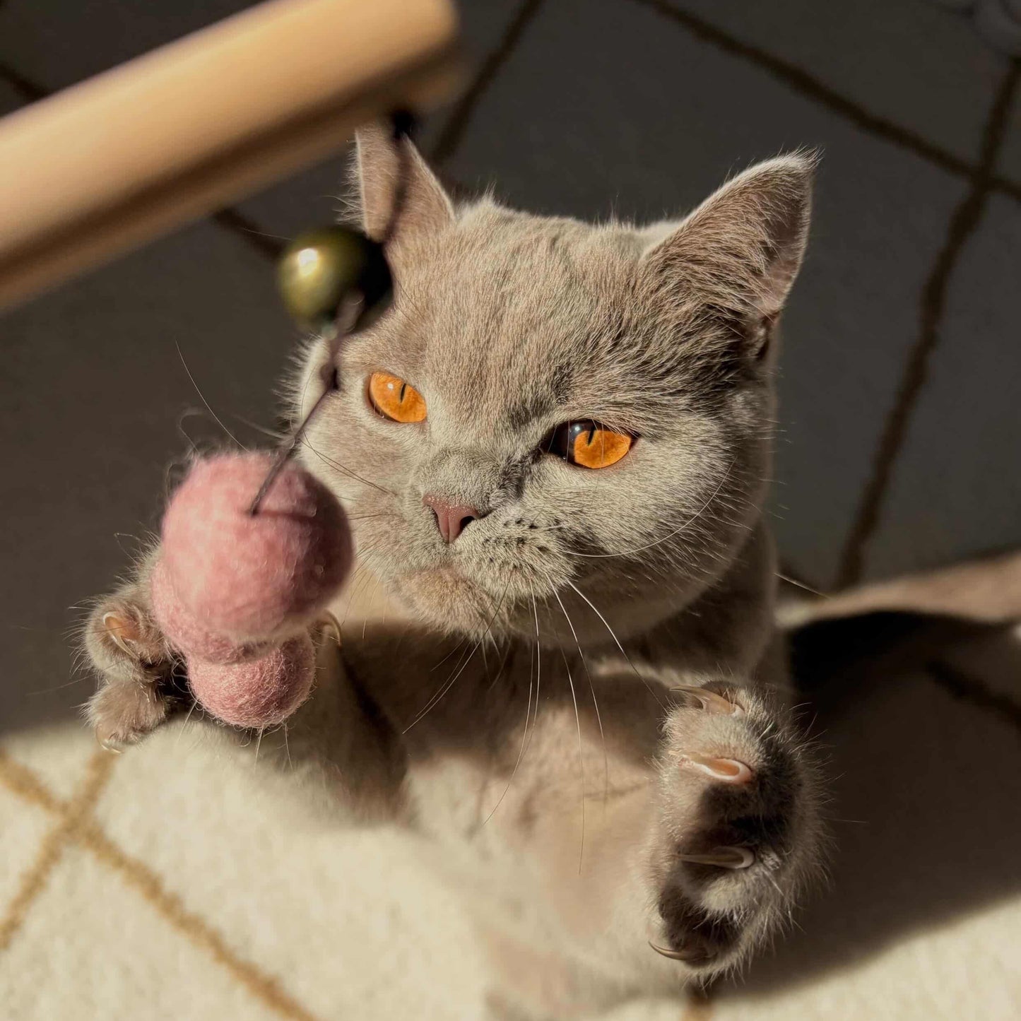 Handmade Wool Ball Cat Teaser Wand – Interactive Natural Cat Toy with Bell & Wooden Stick
