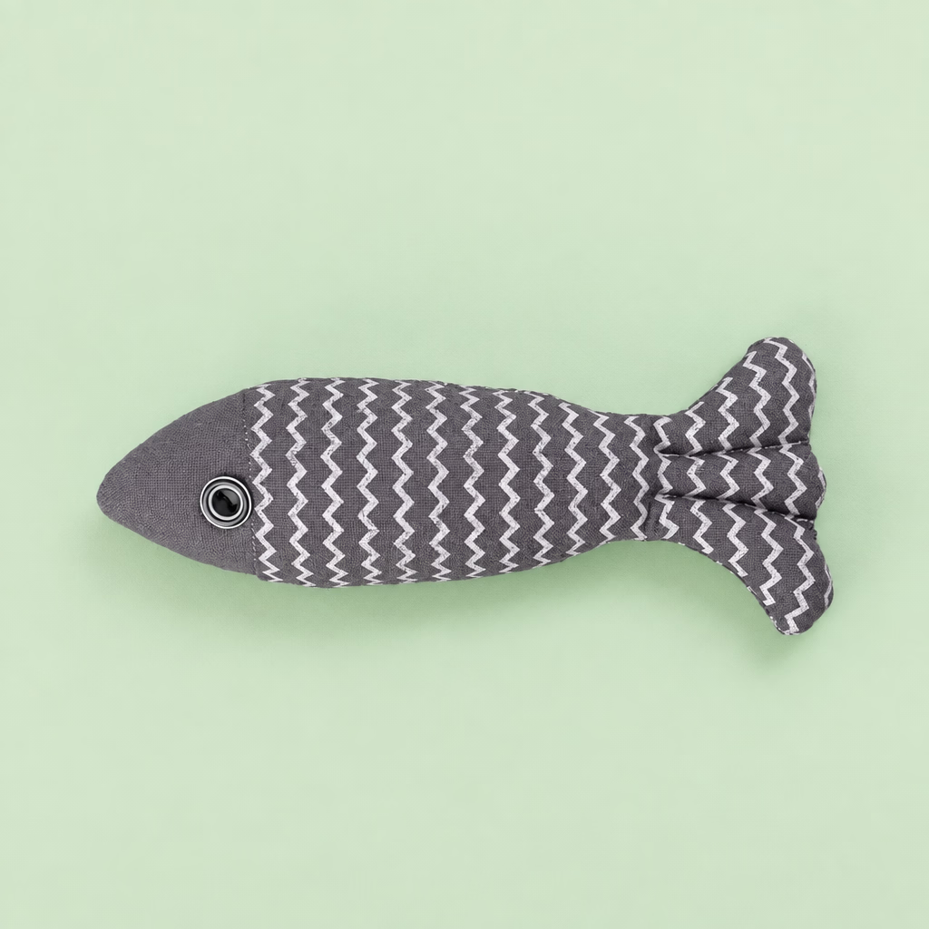 Fish-shaped cat kicker toy made of cotton